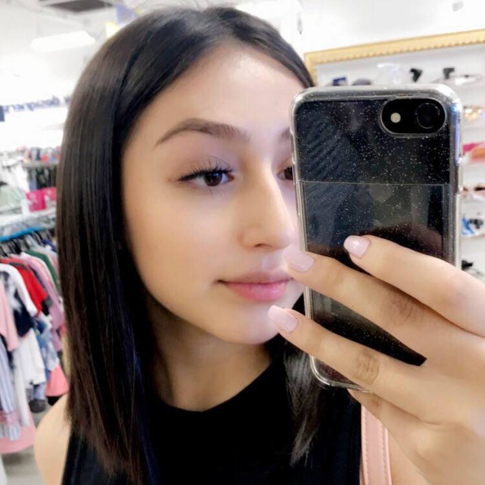Meet your Posher, Alejandra